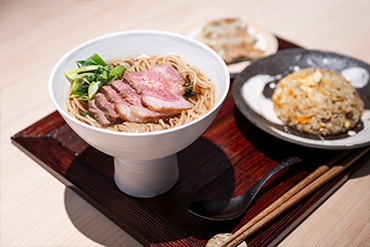 かじか出汁のラーメン、行者ニンニクチャーハン、猪餃子