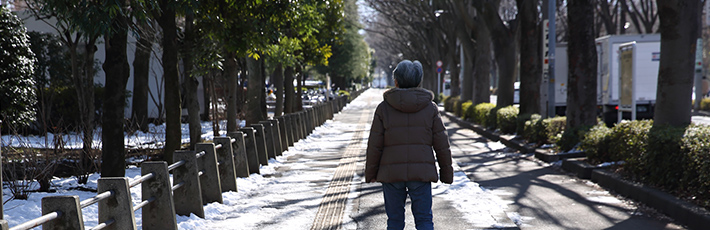 認知症による徘徊は危険！徘徊の原因と対策を説明