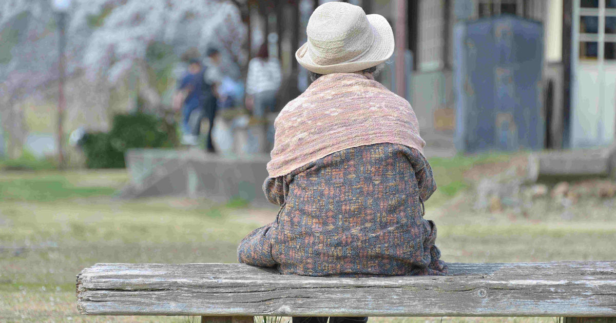 一人暮らしをする親が心配な方向けによくある心配事や対策方法を解説