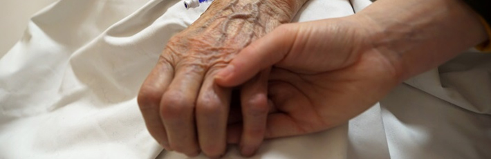 親が亡くなったらやることは？優先順位や期限も解説