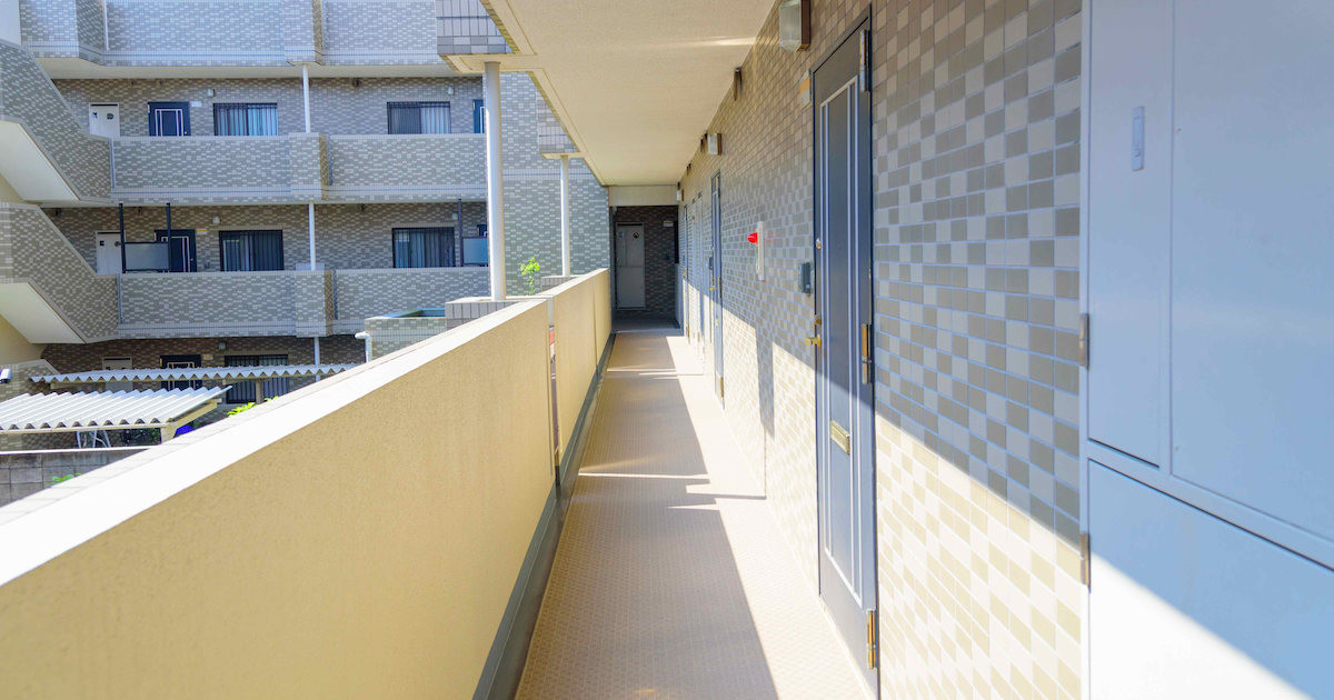 マンションも強盗に狙われやすい？マンションで強盗被害に遭わないための防犯対策