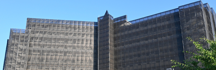 修繕工事中のマンション