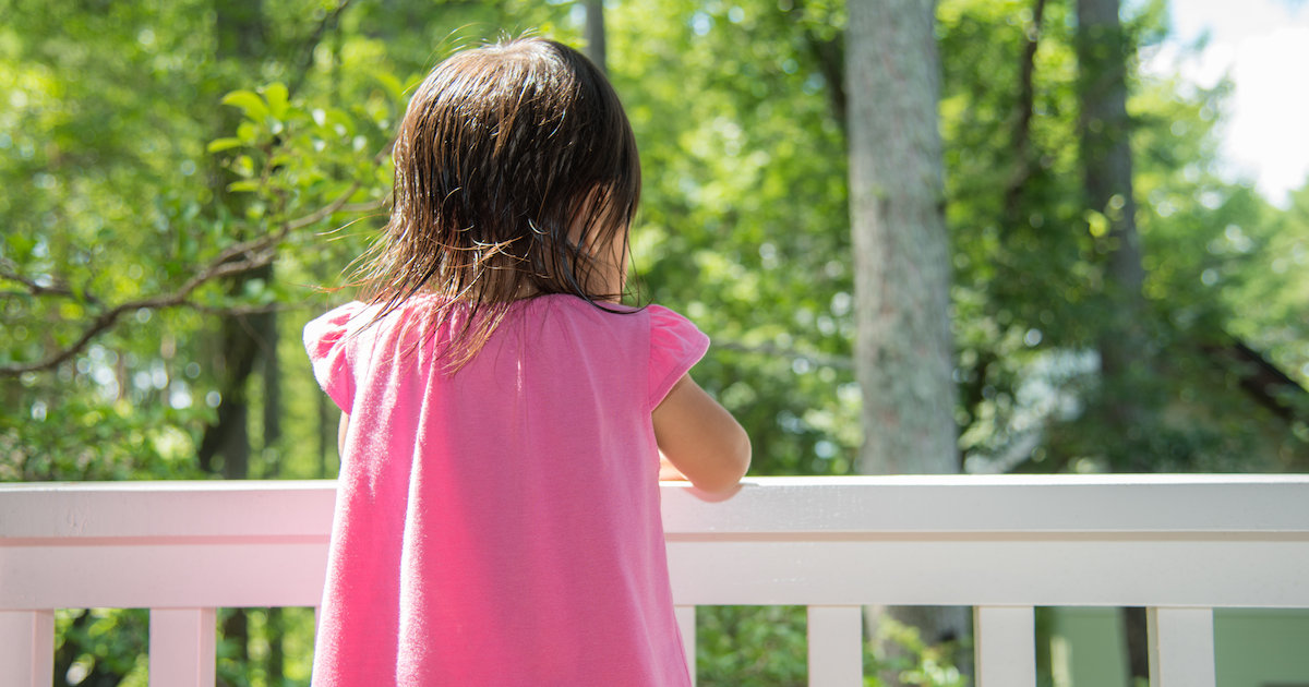窓やベランダからの子どもの転落を防ぐ！効果的な7つの対策